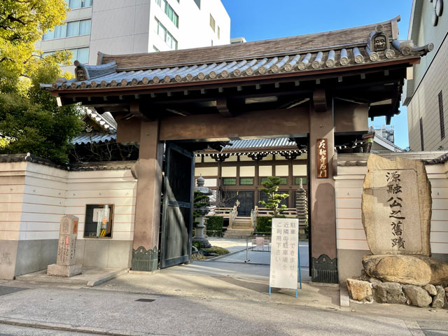 写真は西門。かつては広大な寺域を誇った