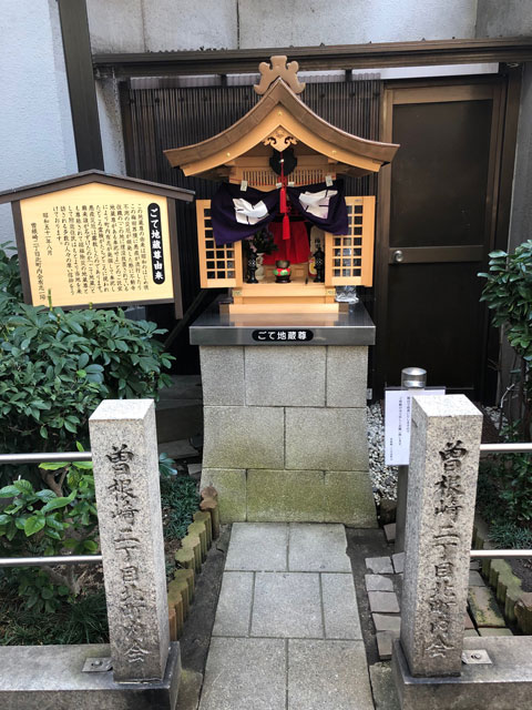 曽根崎お初天神通りの路地裏、曽根崎警察署の南側にある